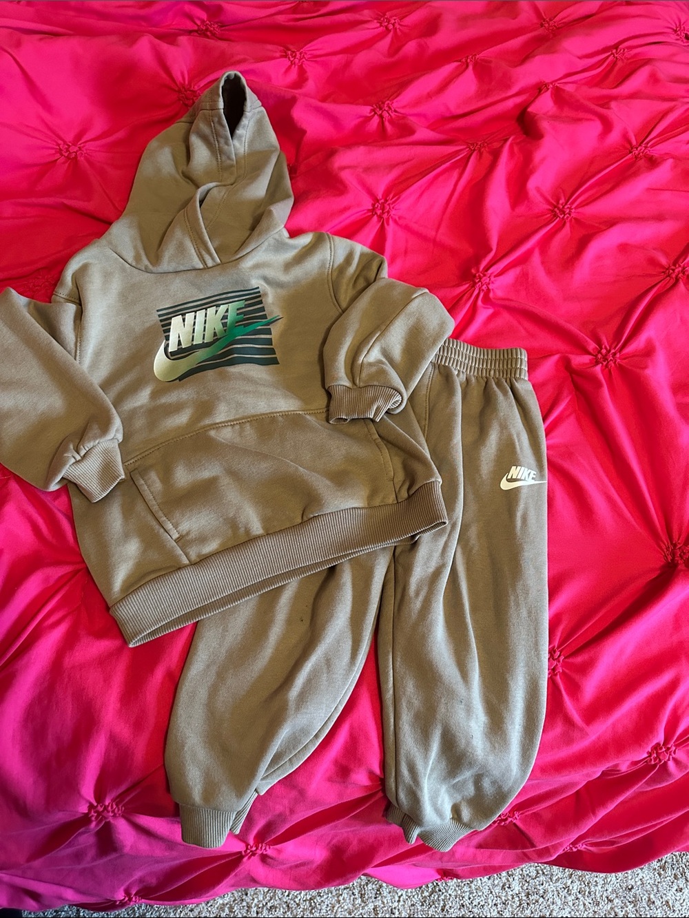 Nike Kids beige Sweatshirt & Joggers Set